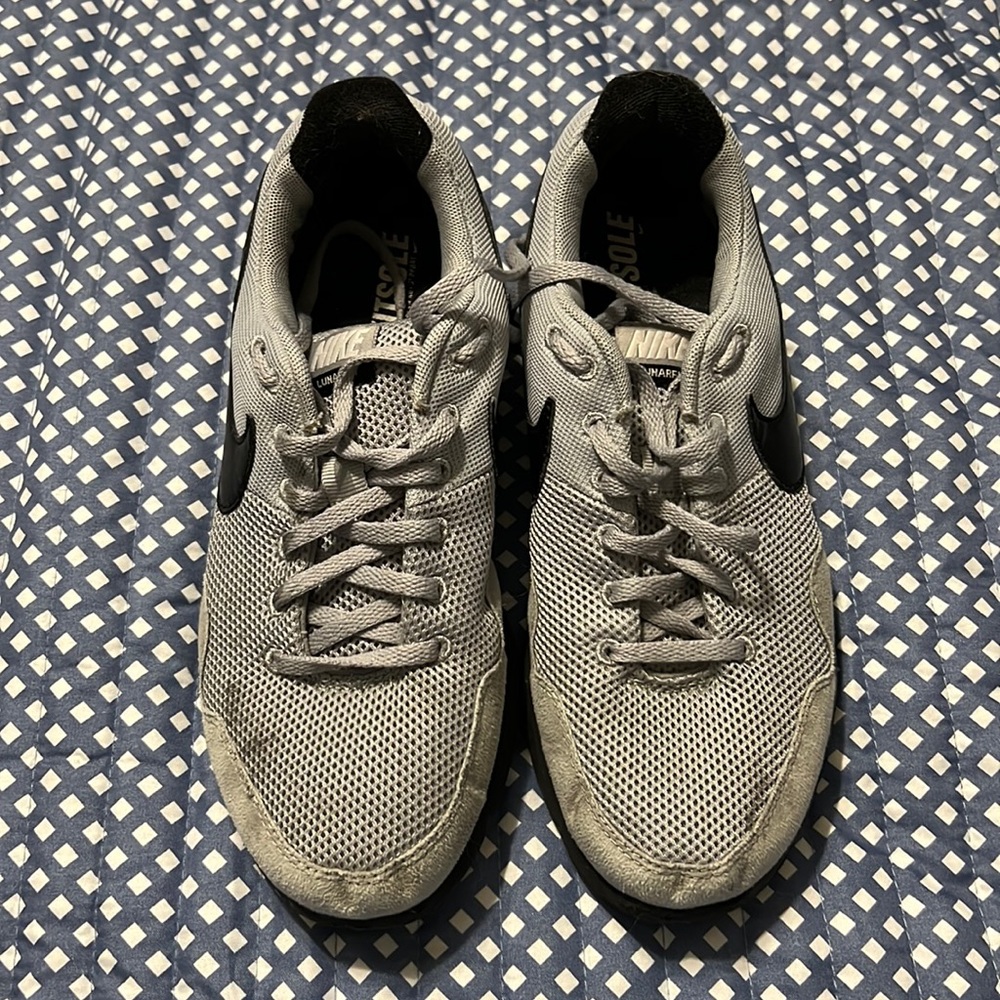 Size 6 Men’s Nike Sneakers